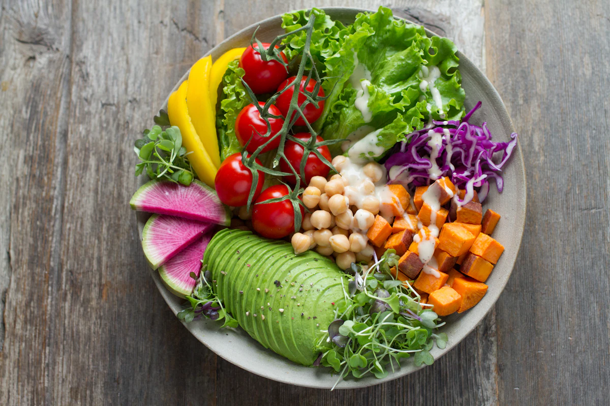 Refeição colorida com vegetais